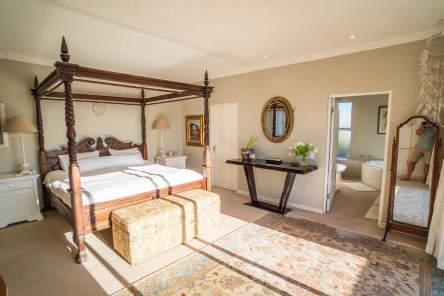 To Let 4 Bedroom Property for Rent in Sunset Links Western Cape